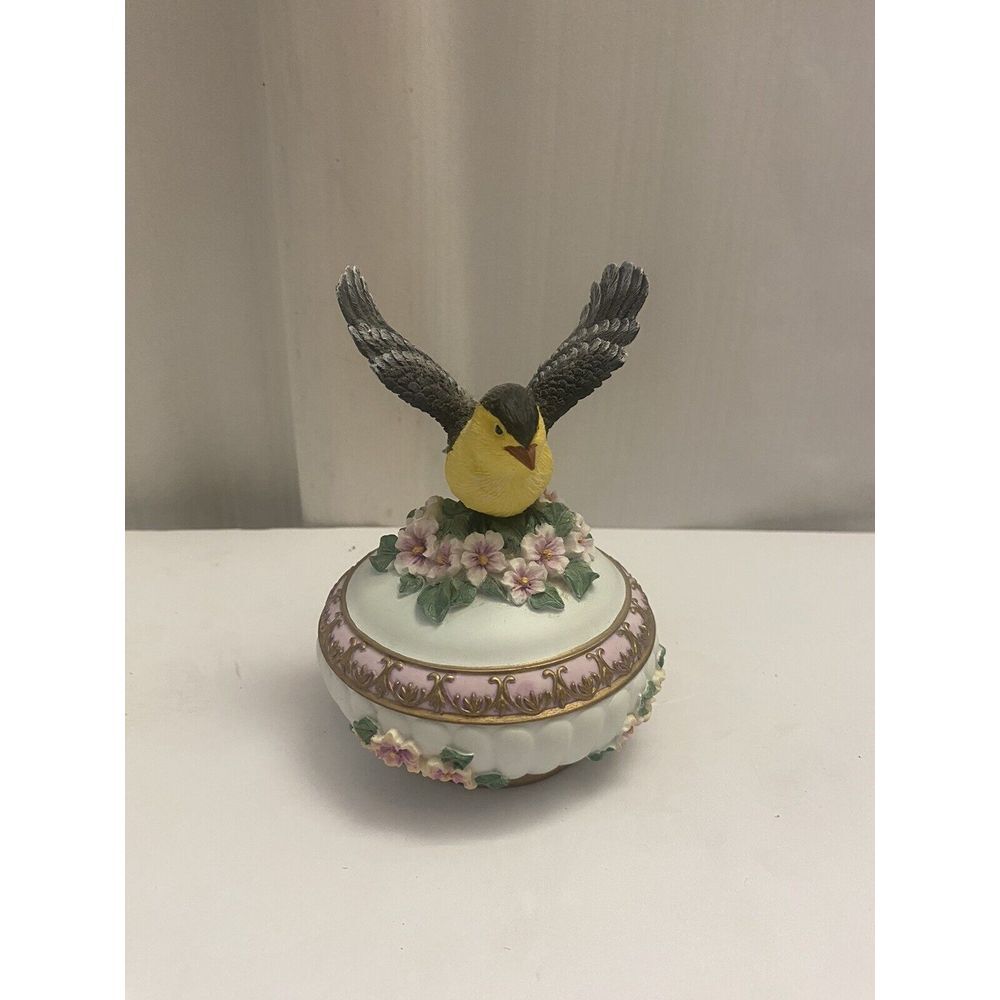Heritage House Goldfinch Sing A Song Everything Is Beautiful Music Box‎